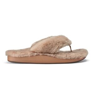 OluKai Kipe’A Heu women’s fuzzy sandal flip flop slippers with arch support